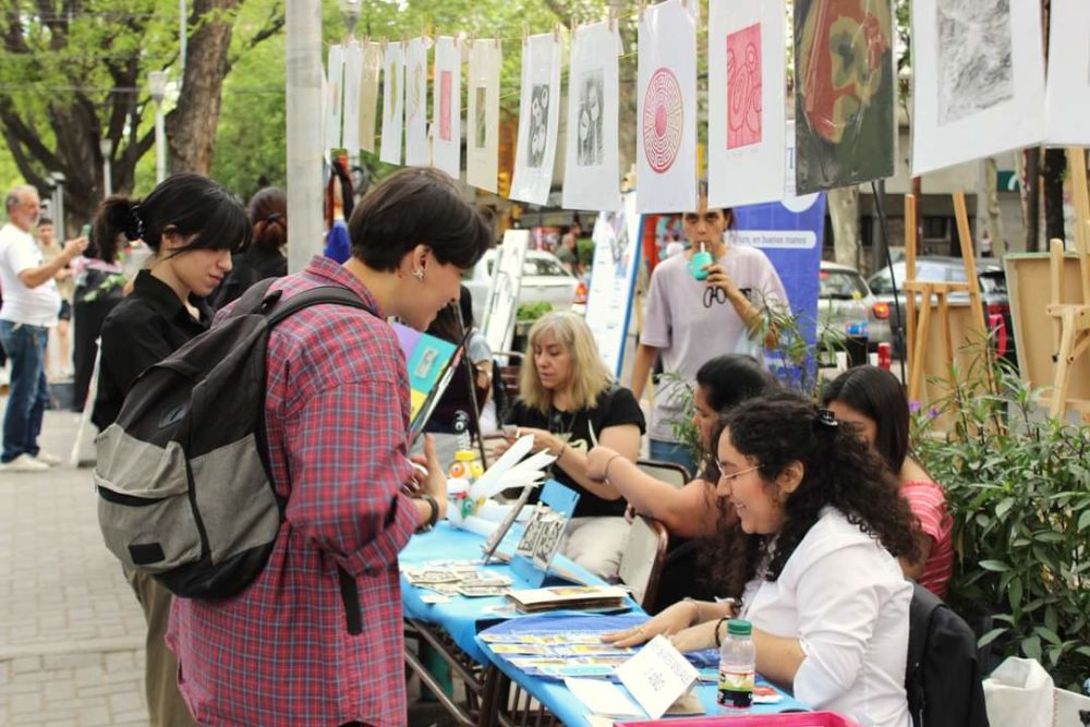 Habrá muestras talleres y venta en El arte sale a la calle el gran