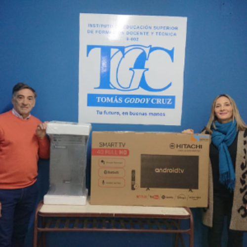 La Cooperadora Institucional adquirió un televisor y un nuevo calefactor para sus instalaciones
